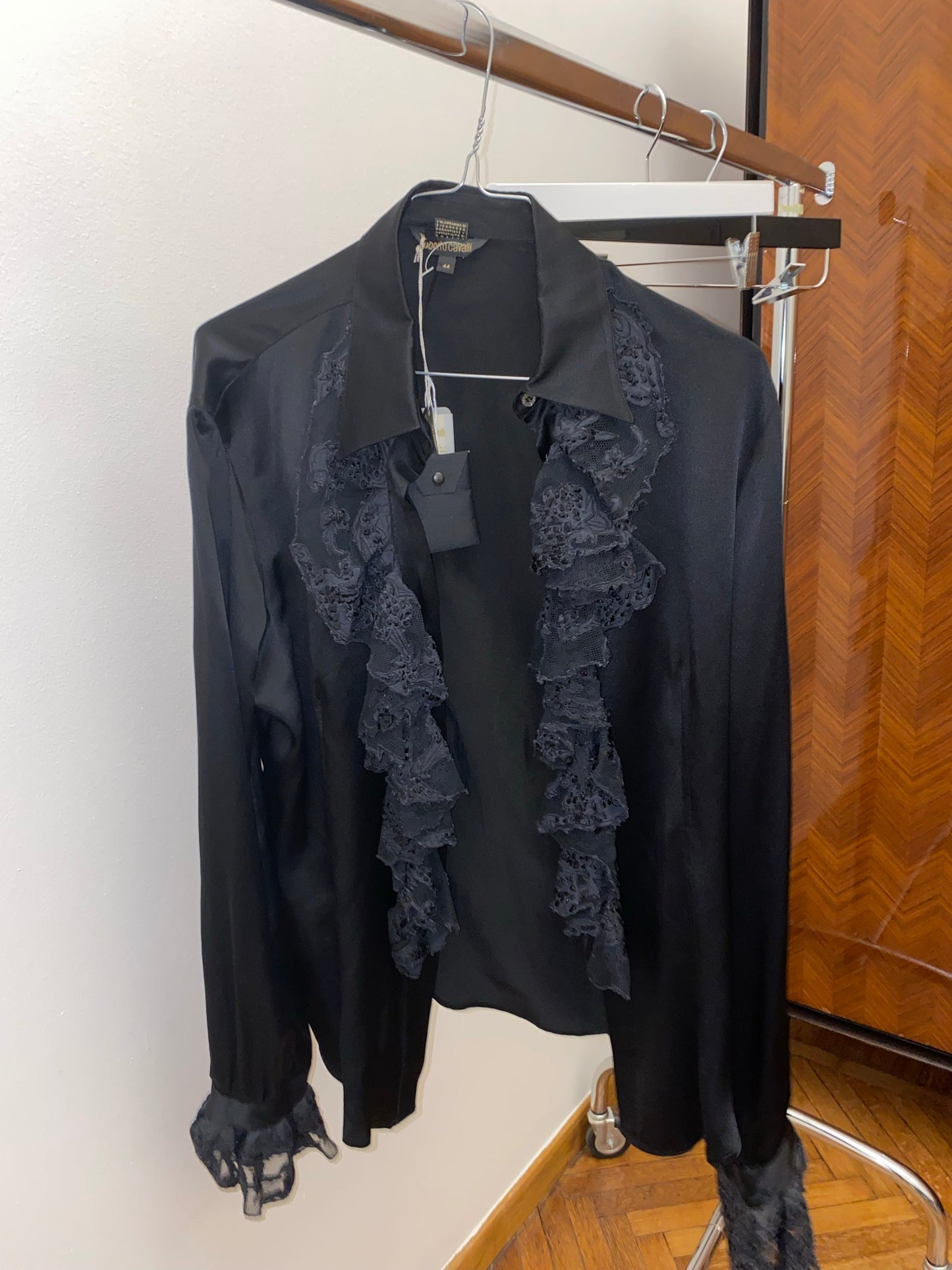 BLACK SILK RAFFLES SHIRT